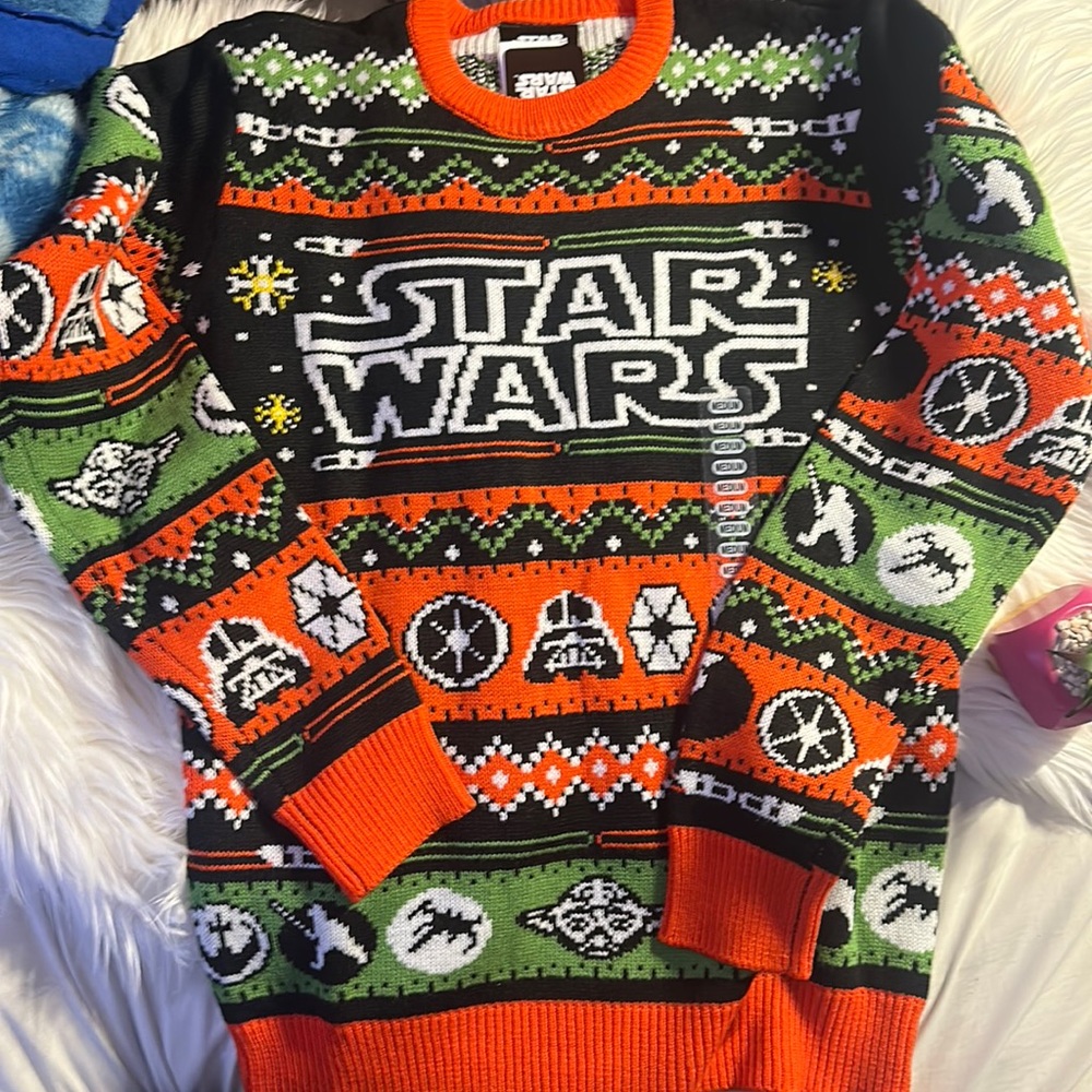Star Wars Christmas Holiday Black Green Red Crewneck Sweater - Picture 1 of 3